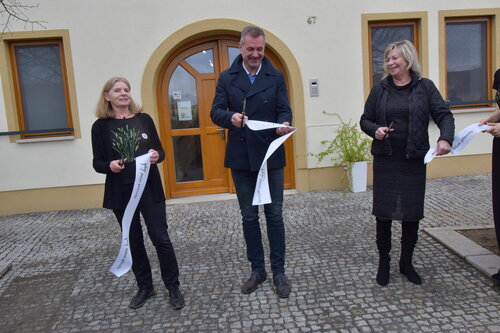 střihání pásky