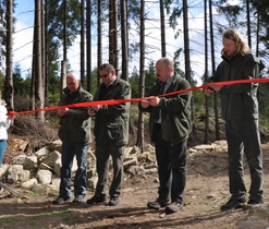 střihání pásky před Arnoštovou leštírnou, foto M. Jiran