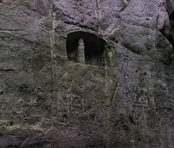 Petroglyfy v Klokočských průchodech