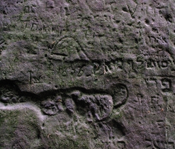 Petroglyfy v Klokočských průchodech
