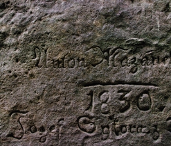 Petroglyfy v Klokočských průchodech