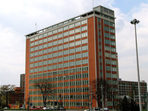 Baťův Zlín a architektura, vodní kanál a tajemné hlavy na rozeklaných balvanech