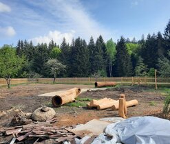 Tři trubky - zahrada - květen 2023