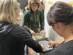 Lestenie-a-brusenie-mineralov-pocas-programu-Skryta-krasa-kamenov