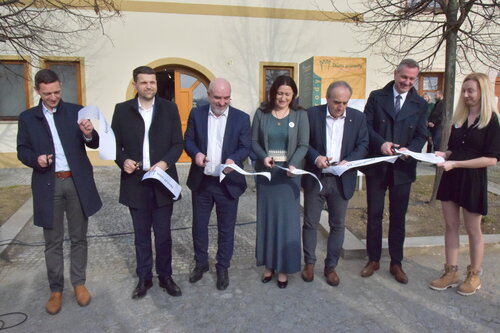 stříhání pásky stříhání pásky