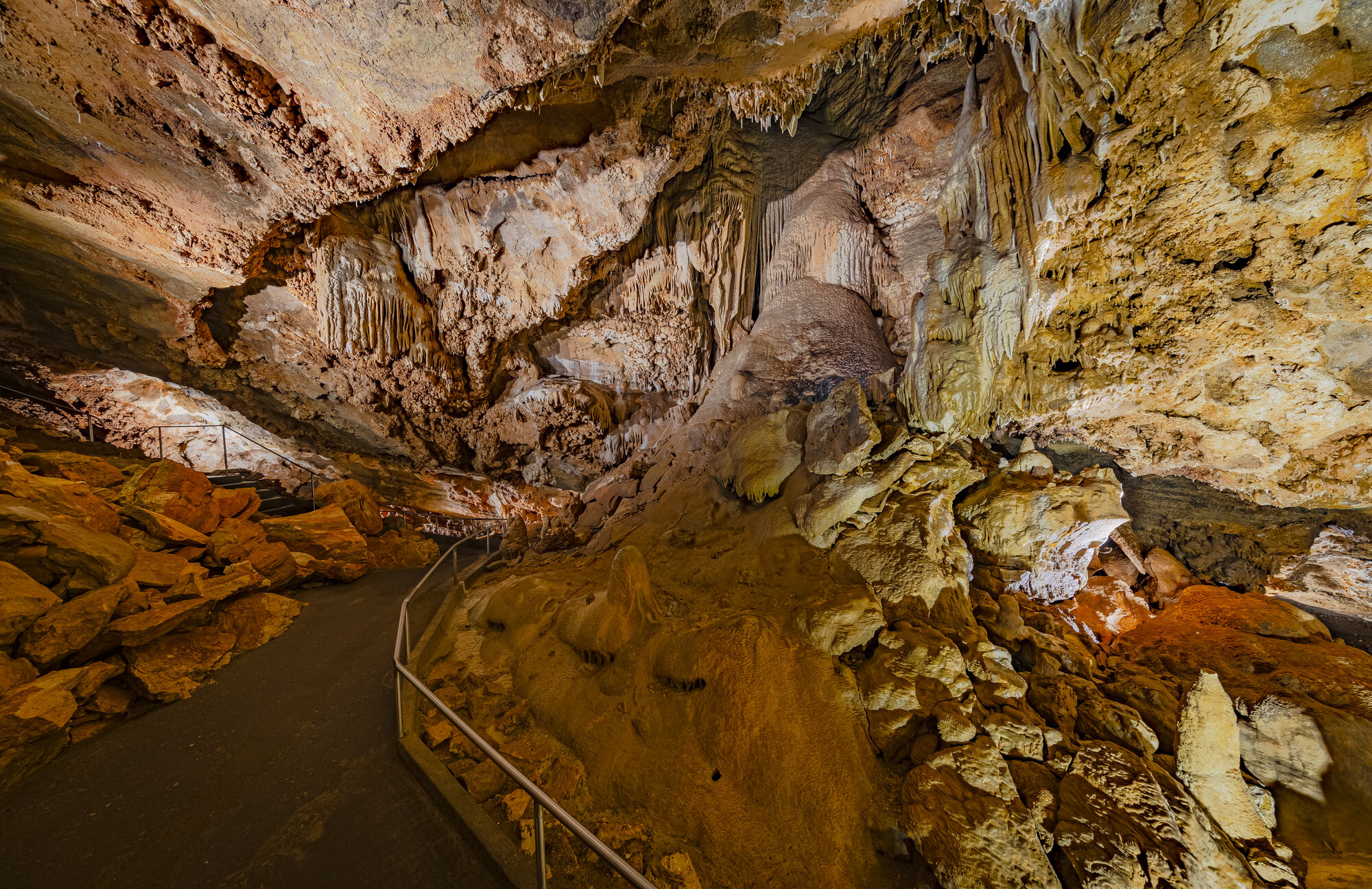 _MAT8541-HDR_230822_EXP_MAL