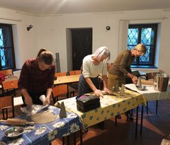 Seminář Voda v mé zahradě s workshopem - výroba zasakovacích nádob do záhonů