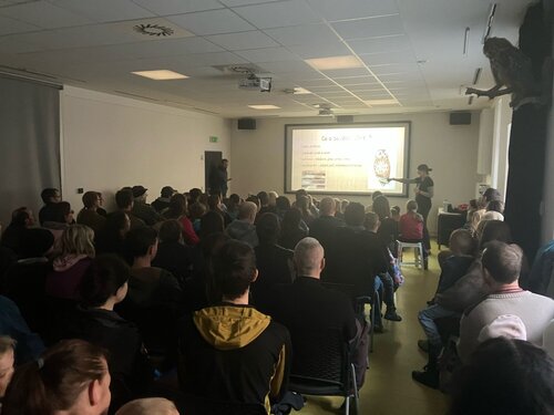 plné kino návštěvníků