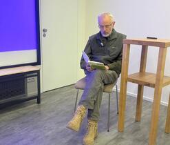 Přednáška byla okořeněna autorským čtením z knihy povídek „Podivné příhody ochránce přírody“.