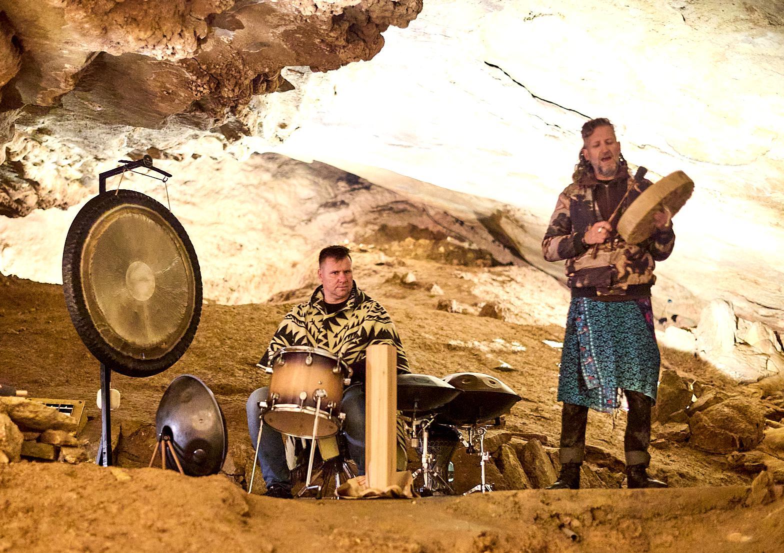 Jiri-kas-milan-georgiev-konepruske jeskyne-koncert-neo-handpan-space- Jiri-kas-milan-georgiev-konepruske jeskyne-koncert-neo-handpan-space-