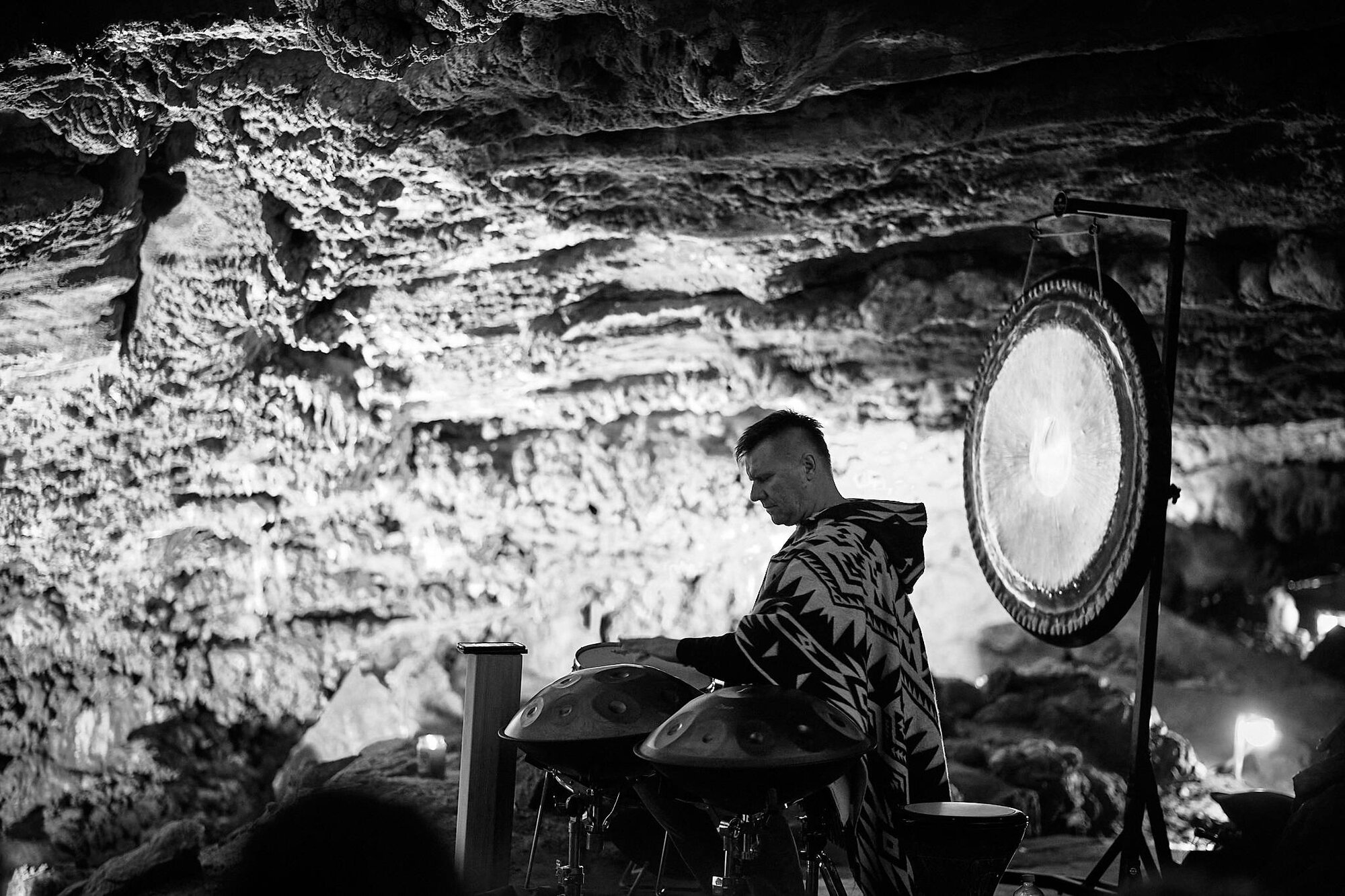 Jiri-kas-milan-georgiev-konepruske jeskyne-koncert-neo-handpan-space-2 Jiri-kas-milan-georgiev-konepruske jeskyne-koncert-neo-handpan-space-2